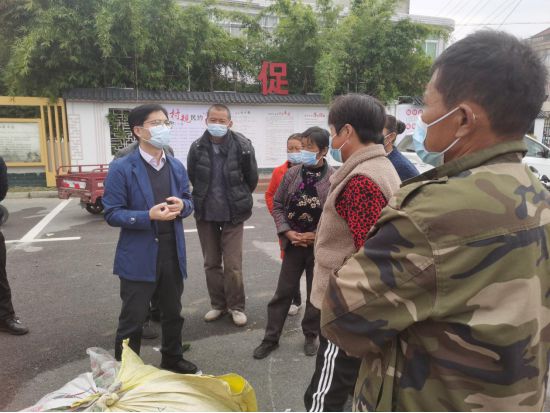 就为这个必威 必威betway事他们成立了临时支部……(图2)